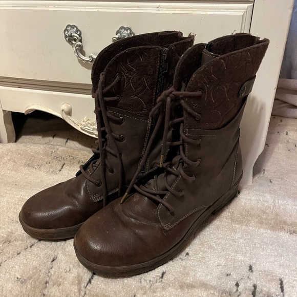 JBU Shoes - JBU Brown Ankle Boots with Rounded Toe and Minimalist Design